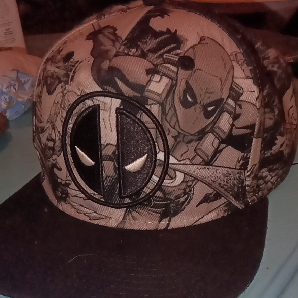 Marvel Deadpool white and Black Cap